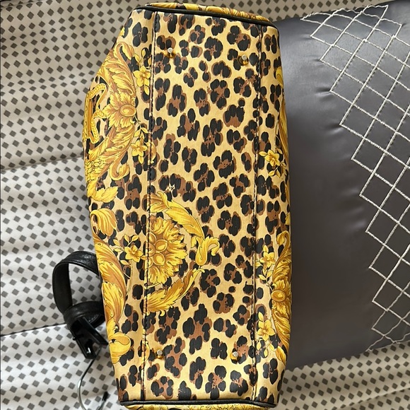 Versace Baroque Sunburst Black and Gold Tote Bag - Picture 8 of 17